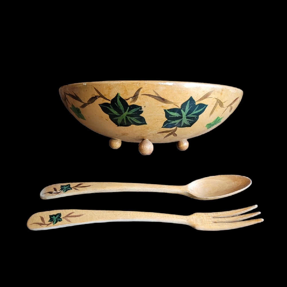 Vintage Farmhouse Hand Turned Painted Ivy Wood Footed Bowl With Utensils